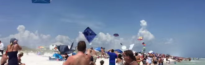 Blue Angels zdmuchuje parasole na plaży