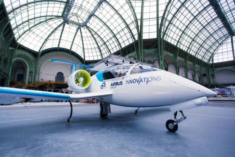 Airbus E-Fan samolot zasilany wyłącznie bateriami przeleciał kanał La Manche