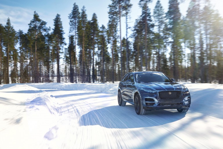 Jaguar F-Pace - nowe video i zdjęcia z pokazu testów auta. 