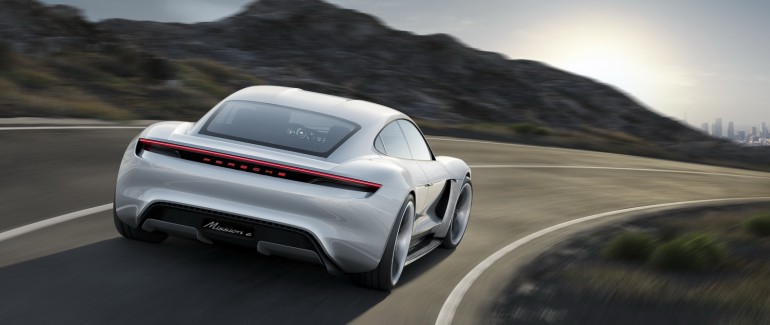 Porsche E Concept dużym rywalem dla Tesla 
