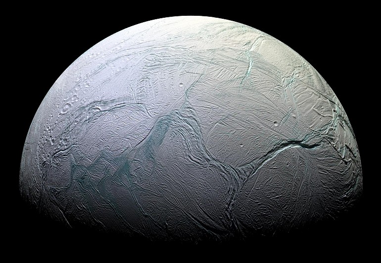 NASA potwierdza istnienie oceanu pod lodem na Enceladus