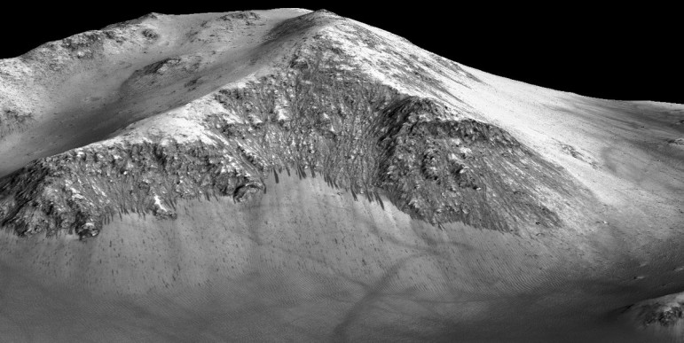 Na Marsie jest woda w stanie płynnym.