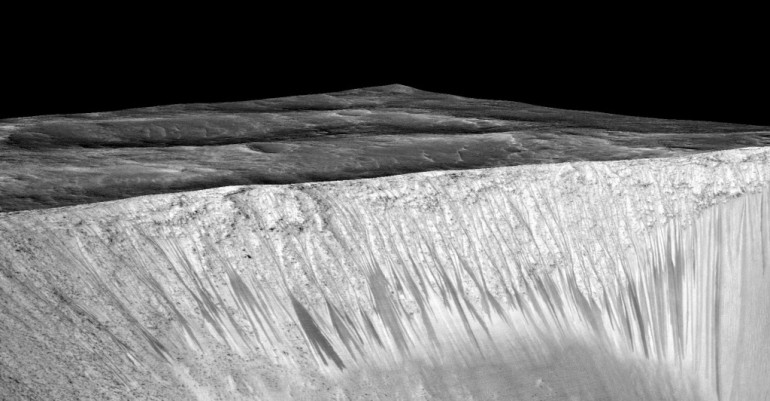 Na Marsie jest woda w stanie płynnym.