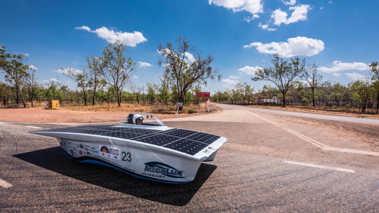 Australijski wyścig World Solar Challenge wygrywa holenderski zespół