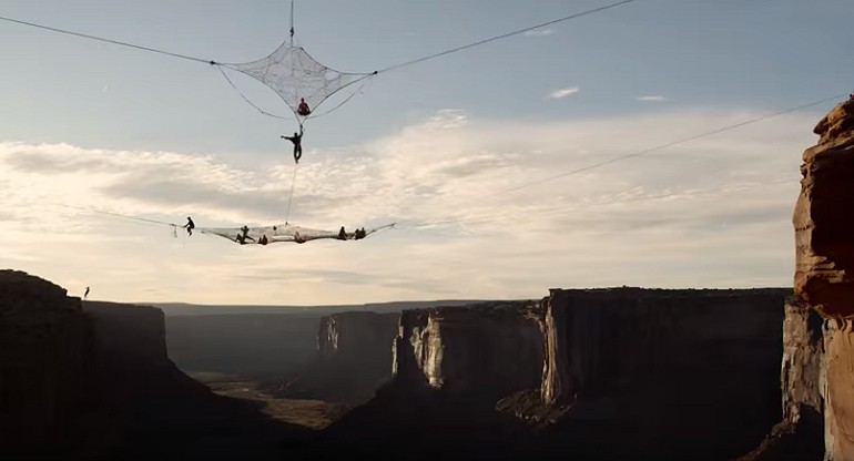 BASE jumping ekstremalna przygoda na Moab
