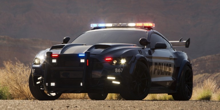 Transformers 5 model policyjnego auta Decepticonów Barricade jako Ford Mustang