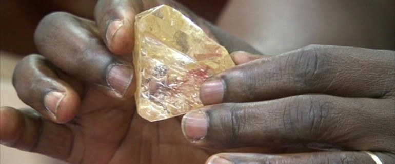 Pastor znalazł diament o wadze ponad 700 karatów